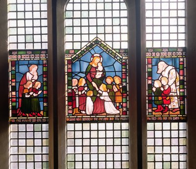 Christus Zegent de Kinderen, 1861 (glas-in-lood) door Philip Burne Jones